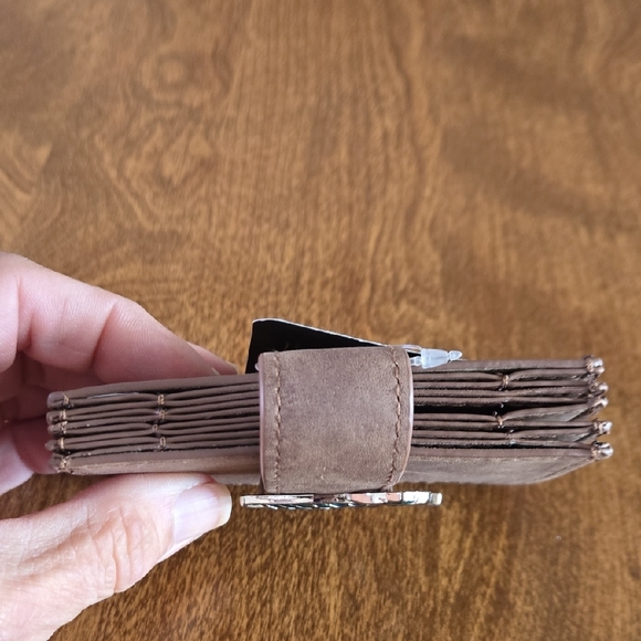 Elegant Tan Wallet with Leaf Accent - Picture 6 of 12